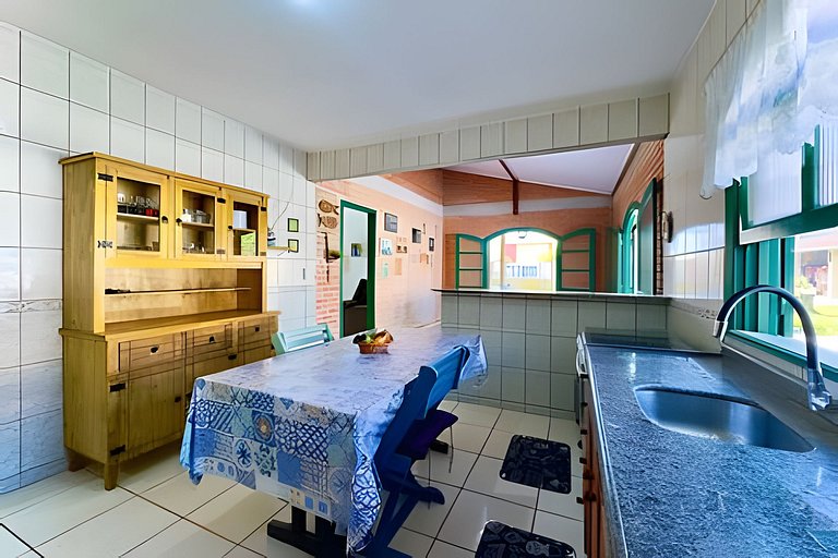 Casa c/Piscina e Churrasq. Privativa 400m da Praia