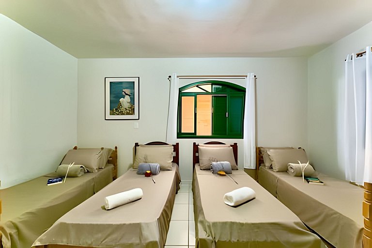 Casa c/Piscina e Churrasq. Privativa 400m da Praia