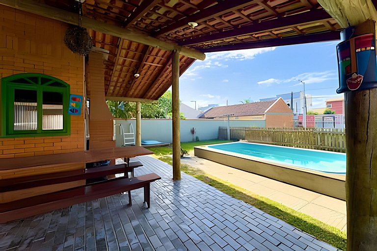 Casa c/Piscina e Churrasq. Privativa 400m da Praia