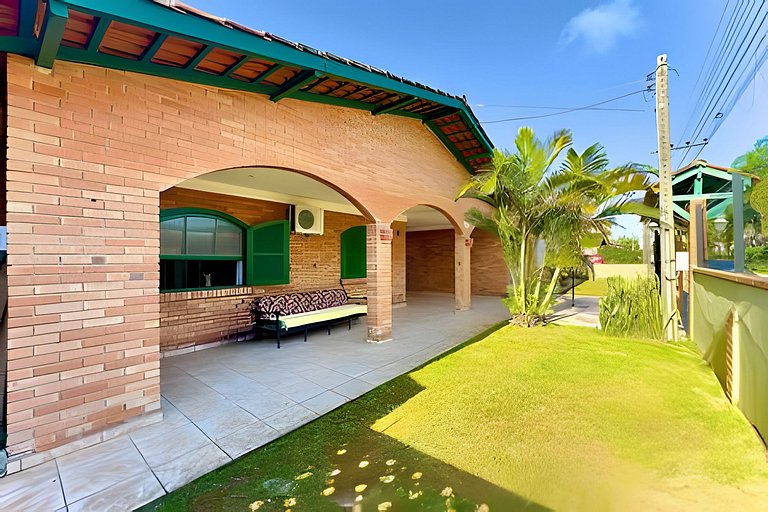 Casa c/Piscina e Churrasq. Privativa 400m da Praia