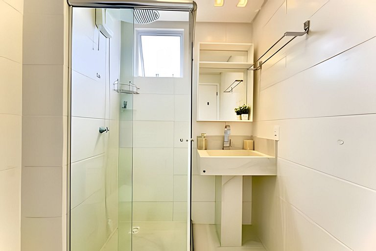 Apto a 150m da PRAIA Churrasq. c/ Piscina Ar Wi-Fi