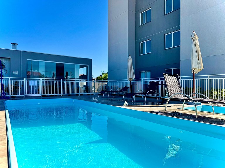 A 750m da Praia | Apto com Ar, Piscina e Churrasq.