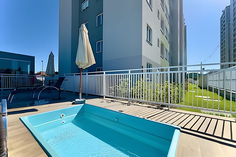 A 750m da Praia | Apto com Ar, Piscina e Churrasq.