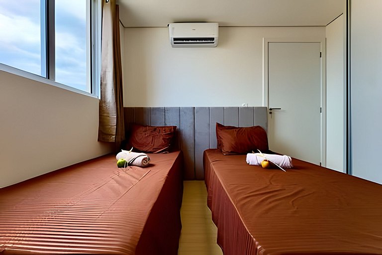 A 750m da Praia | Apto com Ar, Piscina e Churrasq.