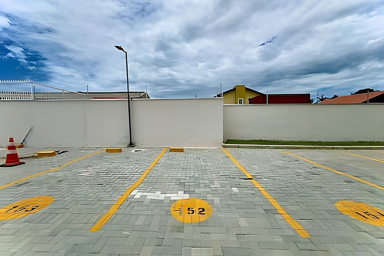 A 750m da Praia | Apto com Ar, Piscina e Churrasq.