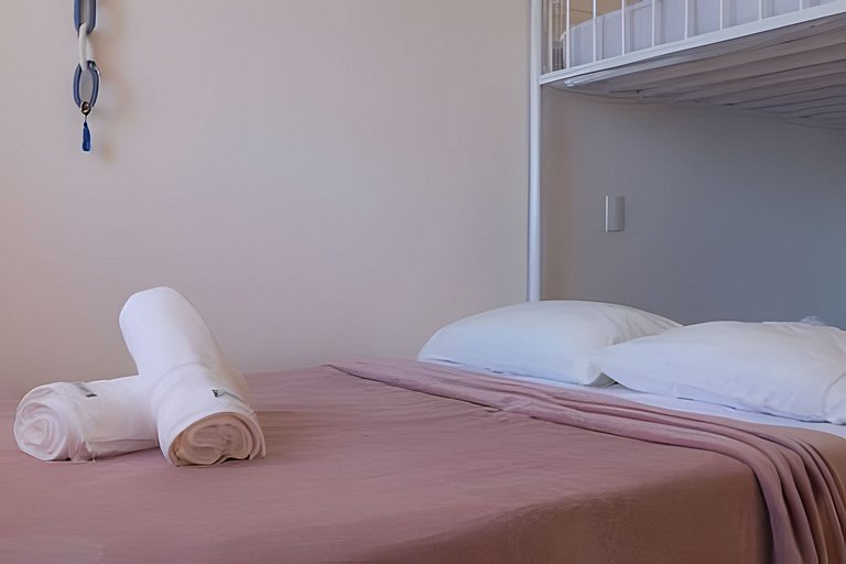 Apto a 150m da PRAIA Churrasq. c/ Piscina Ar Wi-Fi