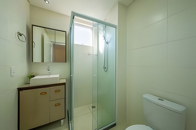 Apto a 150m da PRAIA Churrasq. c/ Piscina Ar Wi-Fi