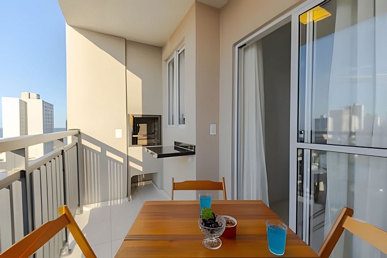 Apto a 150m da PRAIA Churrasq. c/ Piscina Ar Wi-Fi