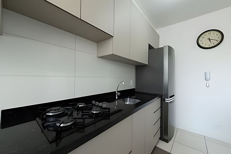 Apto a 150m da PRAIA Churrasq. c/ Piscina Ar Wi-Fi