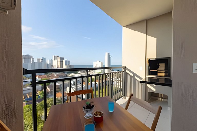 Apto a 150m da PRAIA Churrasq. c/ Piscina Ar Wi-Fi
