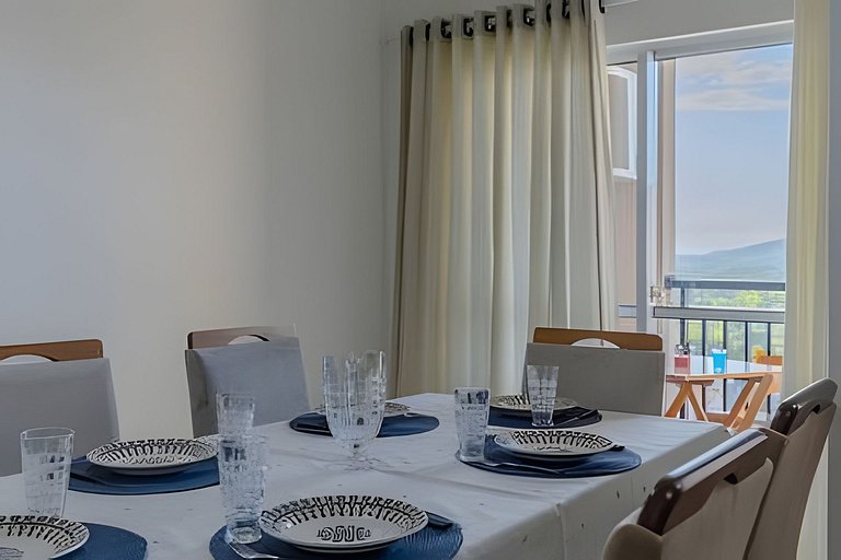 Apto a 150m da PRAIA Churrasq. c/ Piscina Ar Wi-Fi