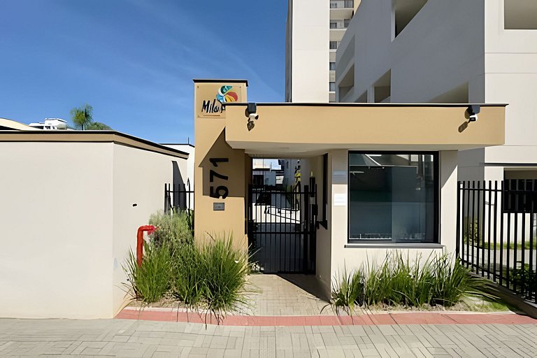 Apto c/ Piscina e Churrasqueira • 400m da Praia