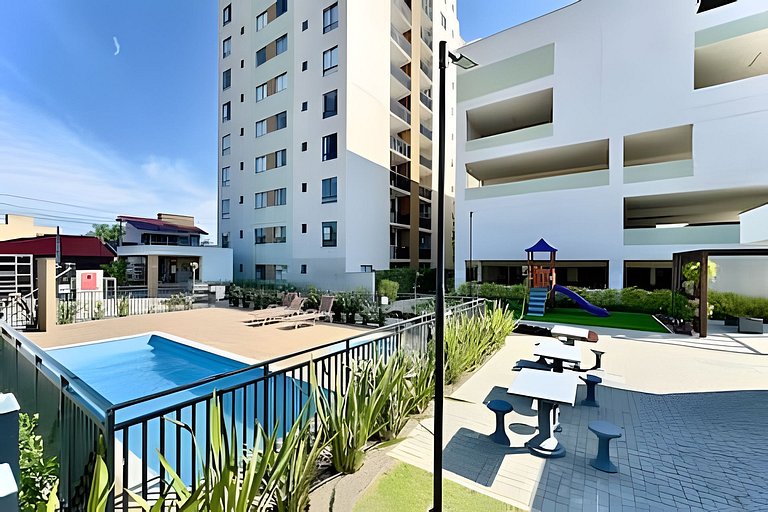 Apto c/ Piscina e Churrasqueira • 400m da Praia