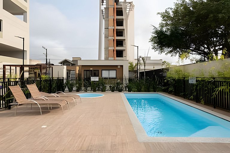 Apto c/ Piscina e Churrasqueira • 400m da Praia