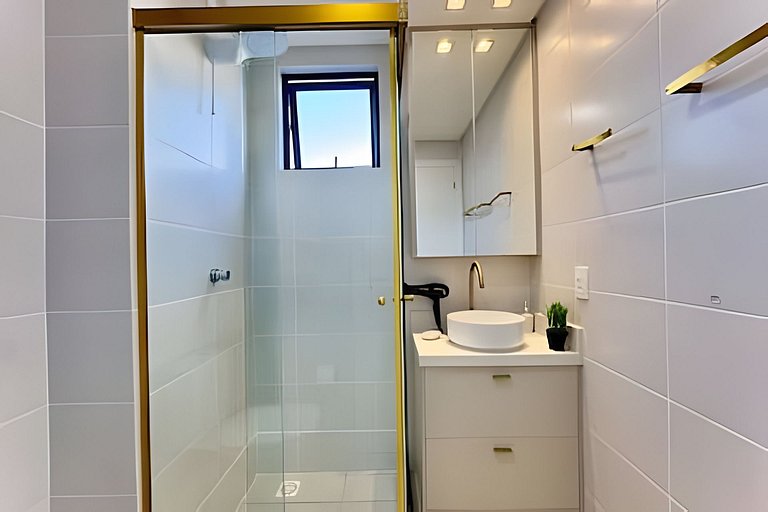 Apto c/ Piscina e Churrasqueira • 400m da Praia