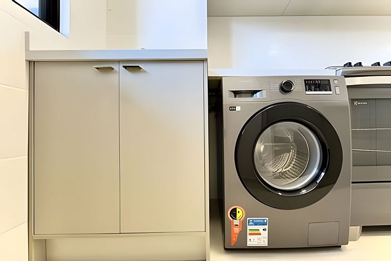 Apto c/ Piscina e Churrasqueira • 400m da Praia