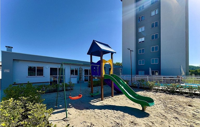 Apto a 750m da Praia c/ Ar, Piscina e Churrasqueira