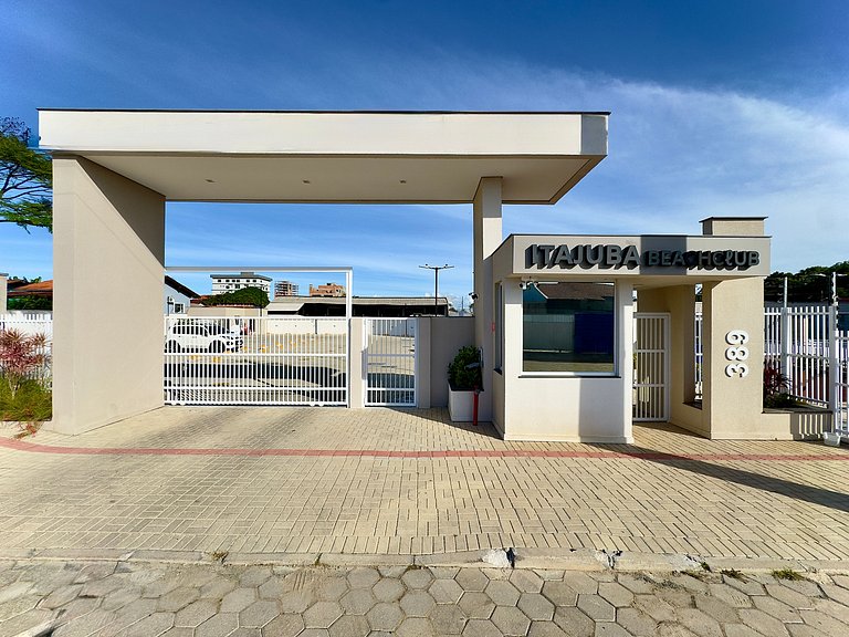 Apto c/ Ar, Piscina e Churrasqueira