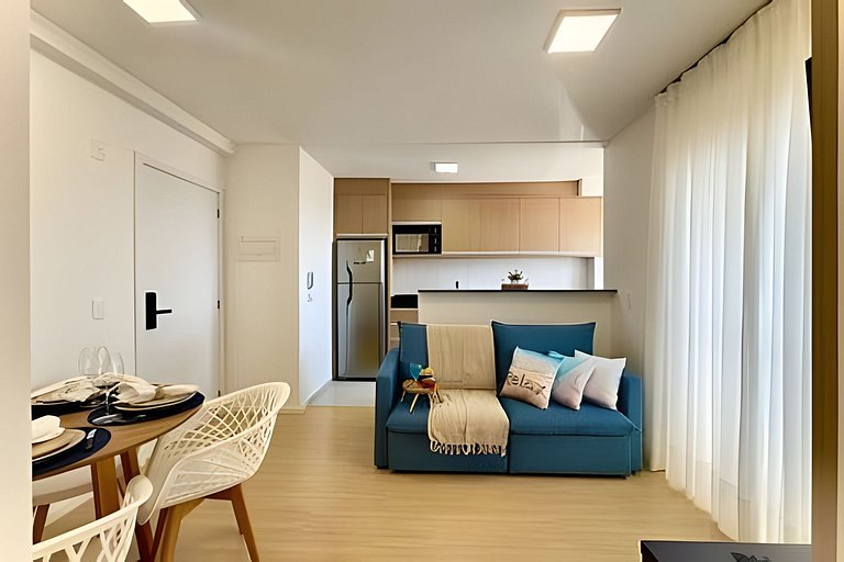 Apto c/ Ar, Piscina e Churrasqueira