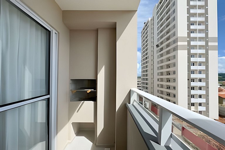 Apto c/ Ar, Piscina e Churrasqueira