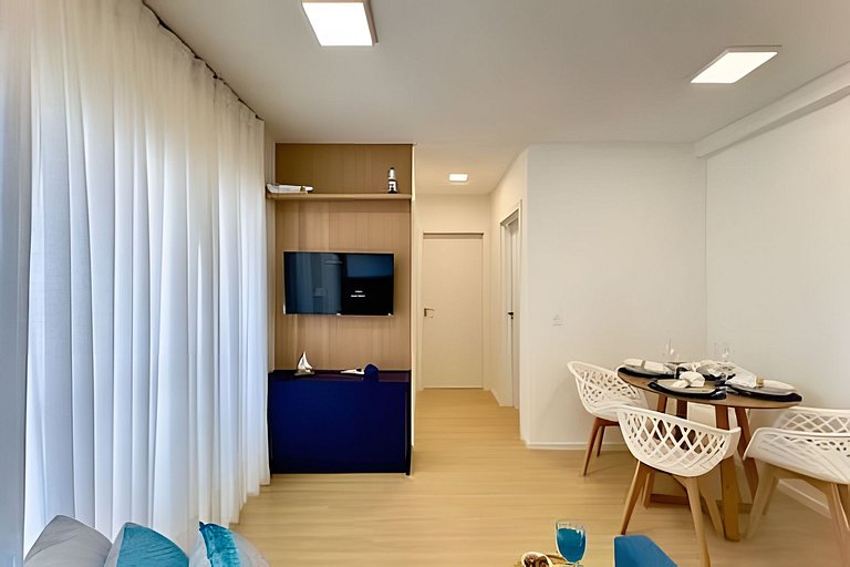 Apto c/ Ar, Piscina e Churrasqueira