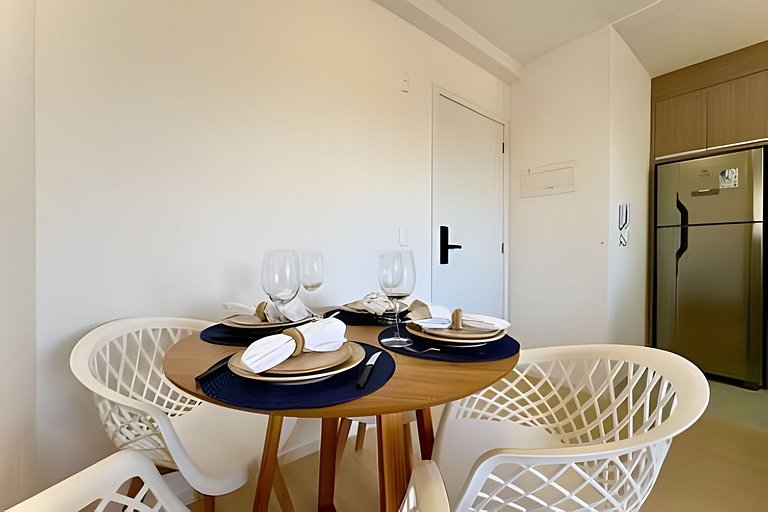 Apto c/ Ar, Piscina e Churrasqueira