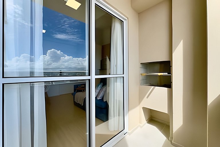 Apto c/ Ar, Piscina e Churrasqueira