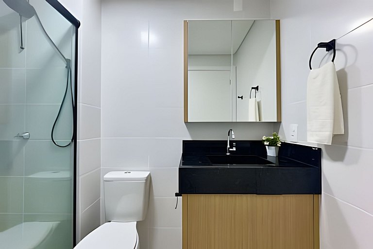 Apto c/ Ar, Piscina e Churrasqueira