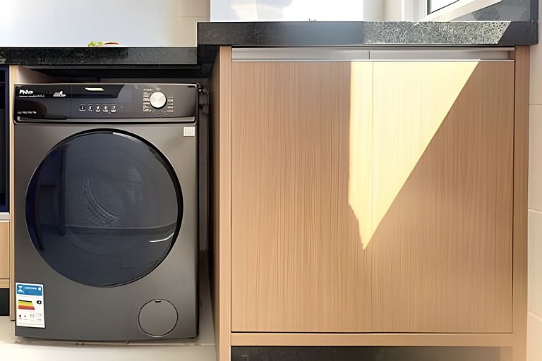 Apto c/ Ar, Piscina e Churrasqueira