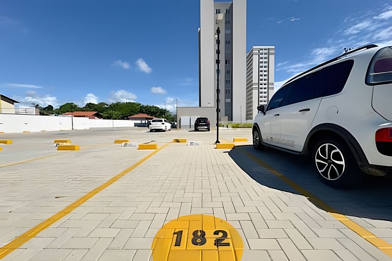 Apto c/ Ar, Piscina e Churrasqueira