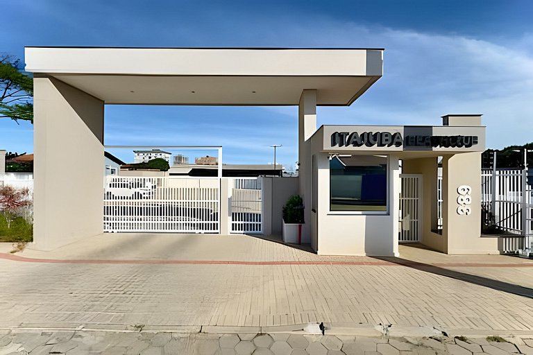 Apto c/ Ar, Piscina e Churrasqueira