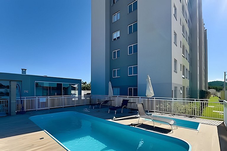 Apto c/ Ar, Piscina e Churrasqueira