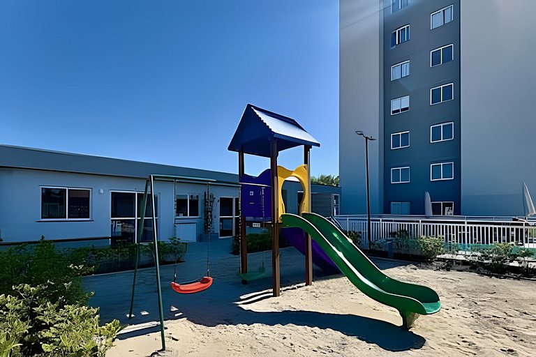 Apto c/ Ar, Piscina e Churrasqueira