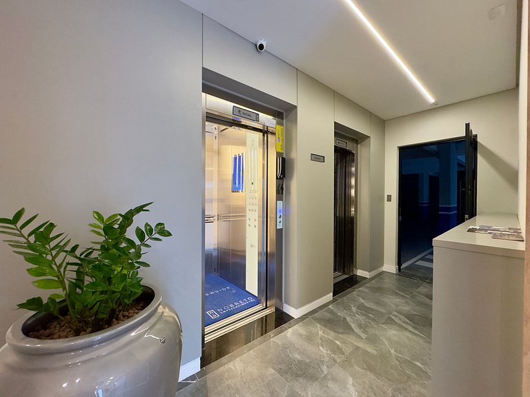 180m da praia | Apto central, amplo e moderno