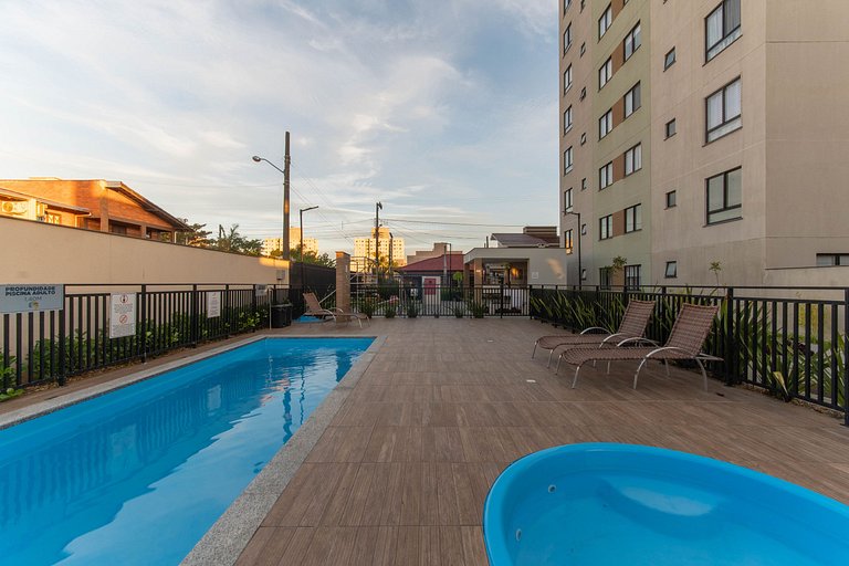 Apto c/ Piscina Wi-Fi Churrasqueira 500m da Praia