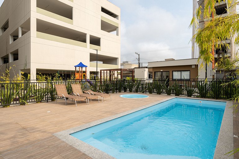 Apto c/ Piscina Wi-Fi Churrasqueira 500m da Praia