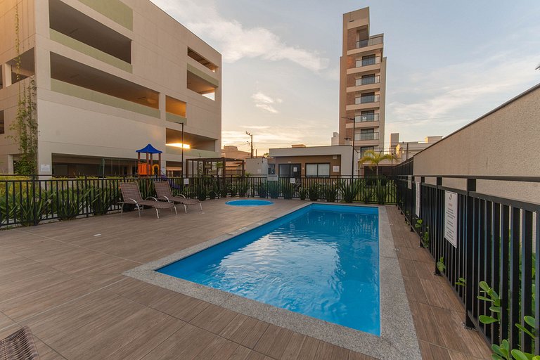 Apto c/ Piscina Wi-Fi Churrasqueira 500m da Praia