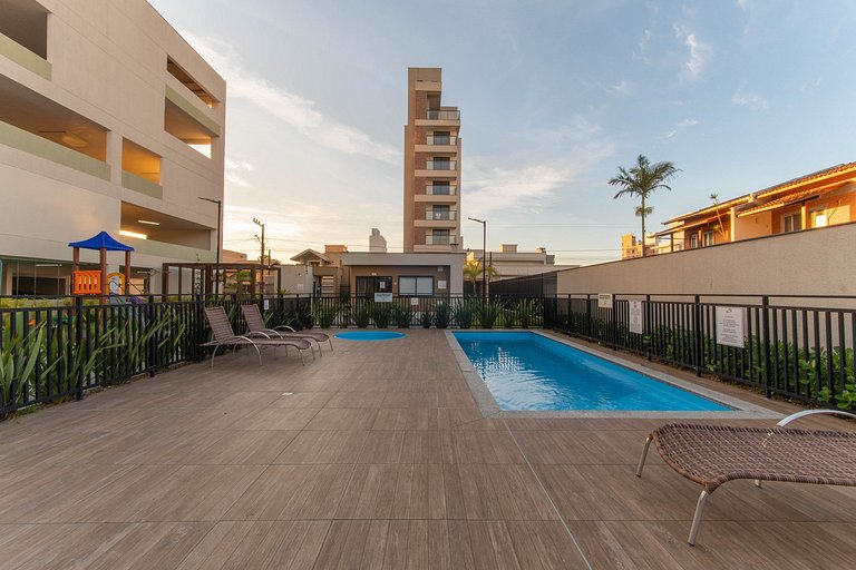 Apto c/ Piscina Wi-Fi Churrasqueira 500m da Praia