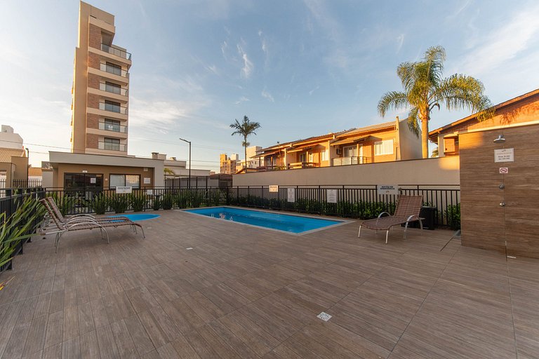 Apto c/ Piscina Wi-Fi Churrasqueira 500m da Praia