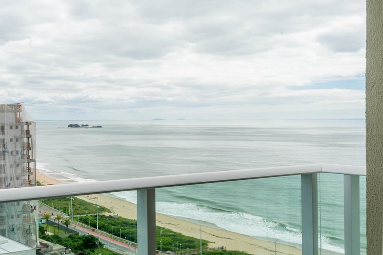 Apto com Sacada Gourmet e Vista Mar