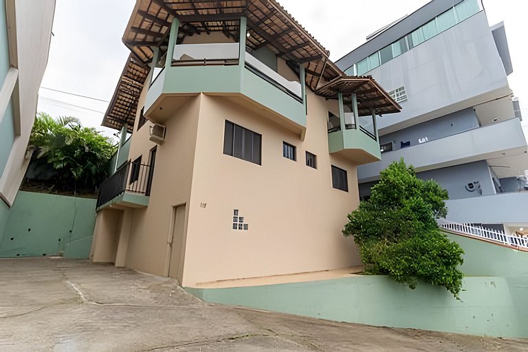 Sobrado no Morro do Grant | A 300m da Praia