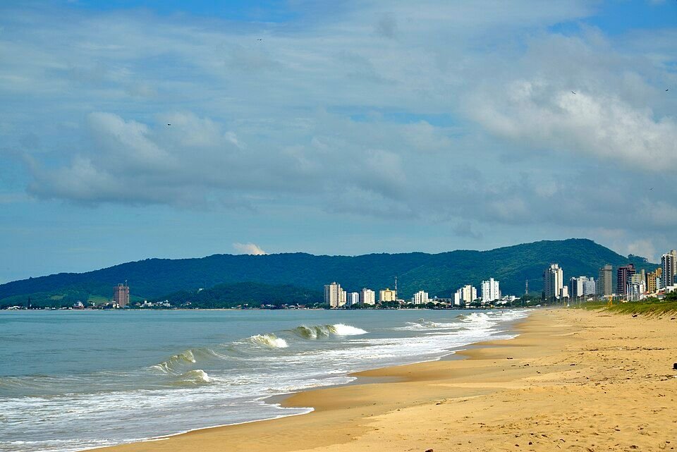 Praias de Balneário Piçarras: qual trecho escolher e onde ficar nas férias?